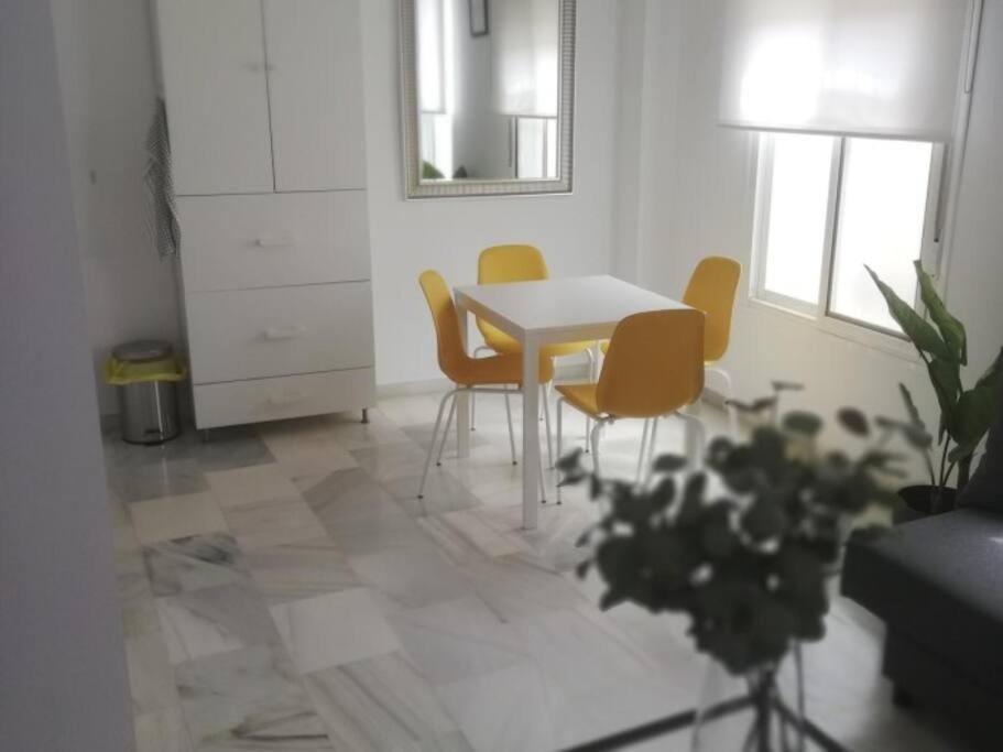 Malaga City One Bedroom Apartment By Namaste Elite Luaran gambar